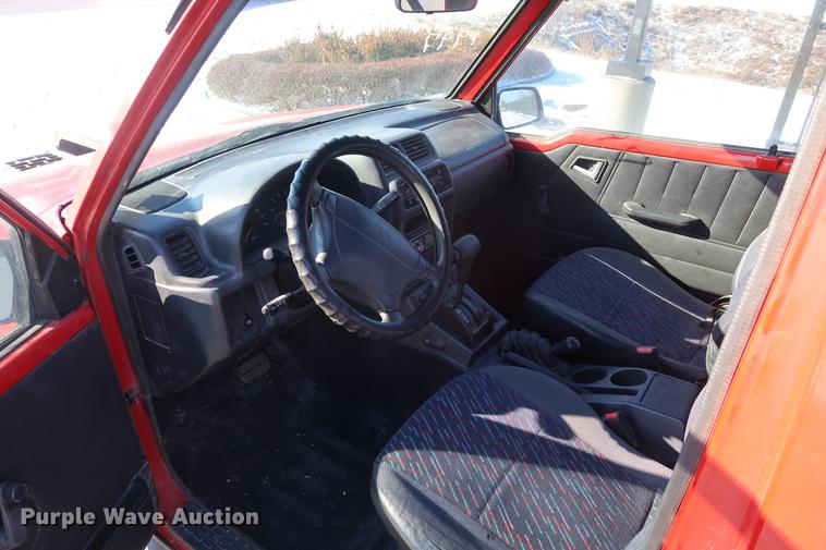 image for item DD9077 1997 Geo Tracker