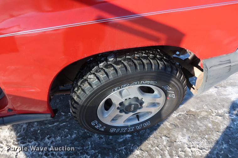 image for item DD9077 1997 Geo Tracker