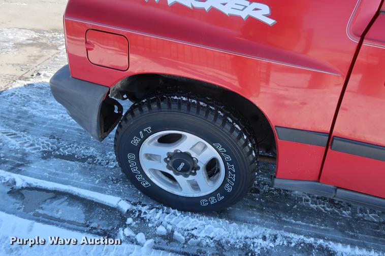 image for item DD9077 1997 Geo Tracker