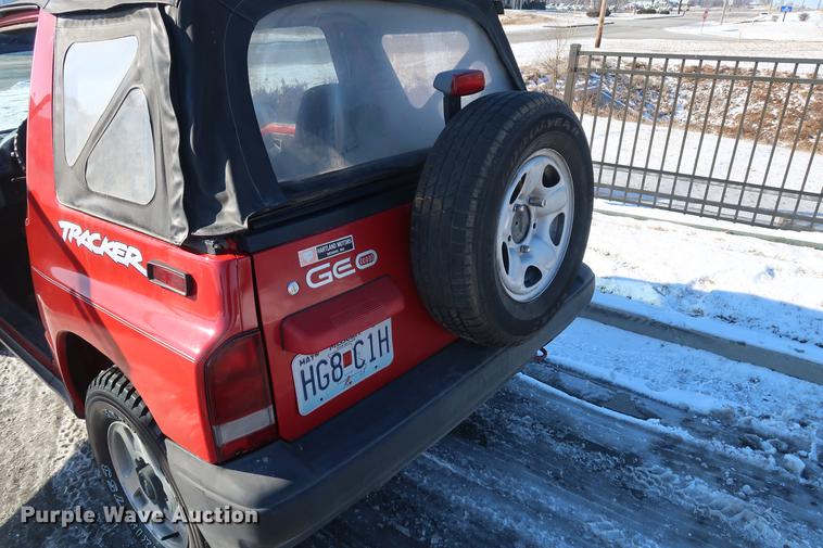 image for item DD9077 1997 Geo Tracker