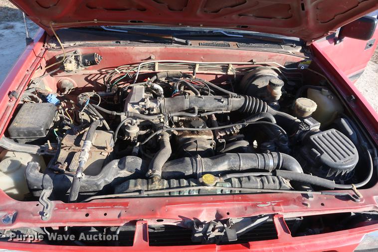 image for item DD9561 1991 Isuzu pickup truck