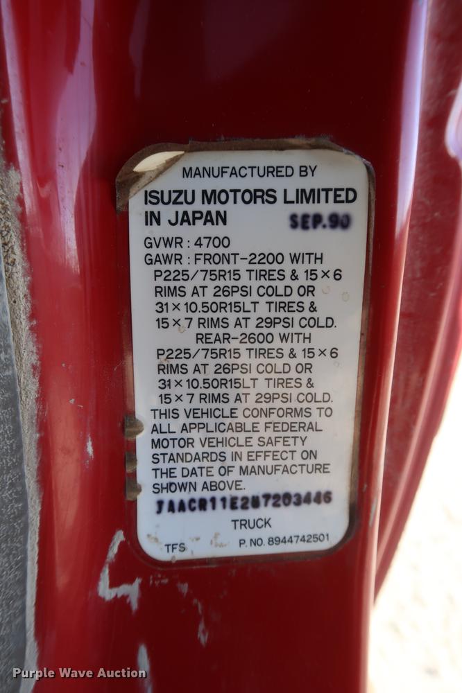 image for item DD9561 1991 Isuzu pickup truck