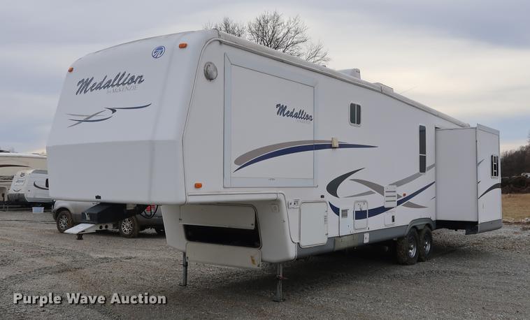 image for item DD9568 2003 Mckenzie Medallion camper