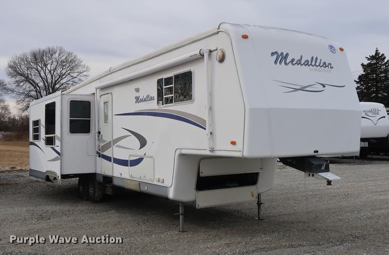 image for item DD9568 2003 Mckenzie Medallion camper