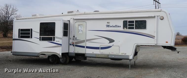 image for item DD9568 2003 Mckenzie Medallion camper