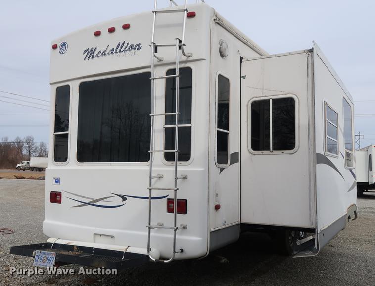 image for item DD9568 2003 Mckenzie Medallion camper