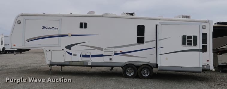 image for item DD9568 2003 Mckenzie Medallion camper