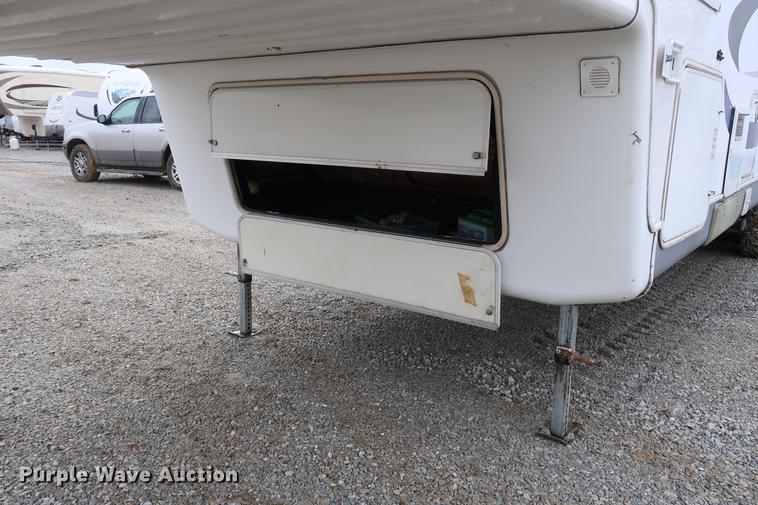 image for item DD9568 2003 Mckenzie Medallion camper