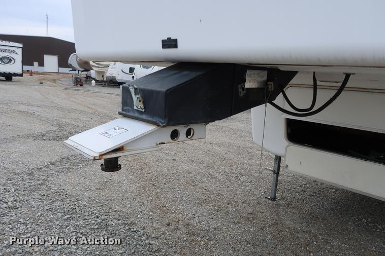 image for item DD9568 2003 Mckenzie Medallion camper