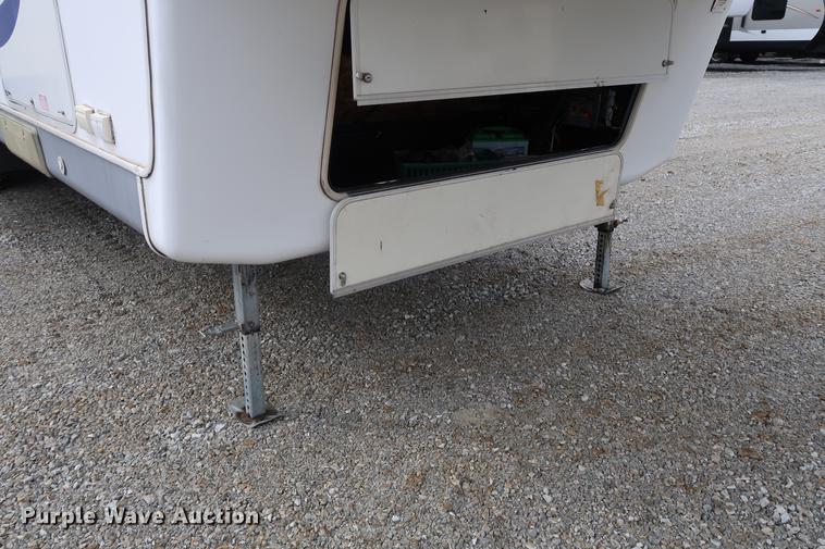 image for item DD9568 2003 Mckenzie Medallion camper