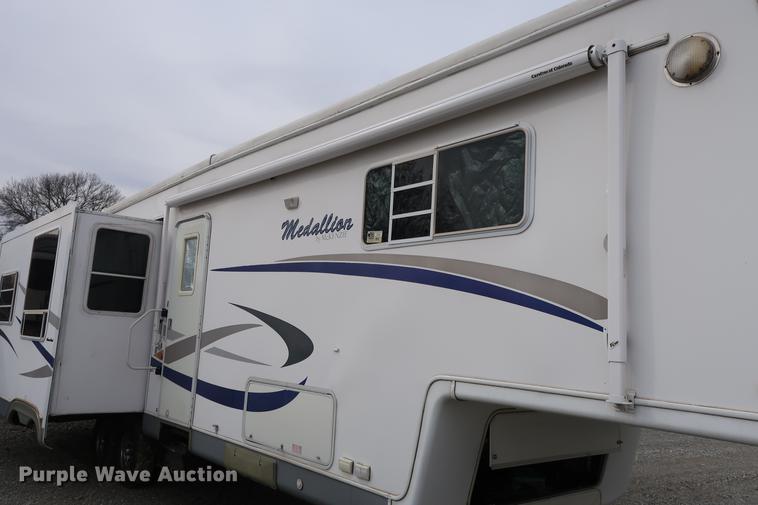image for item DD9568 2003 Mckenzie Medallion camper