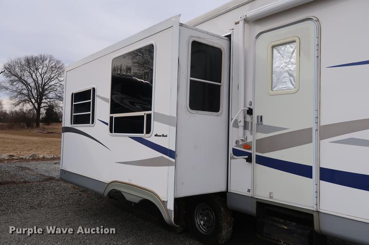 image for item DD9568 2003 Mckenzie Medallion camper