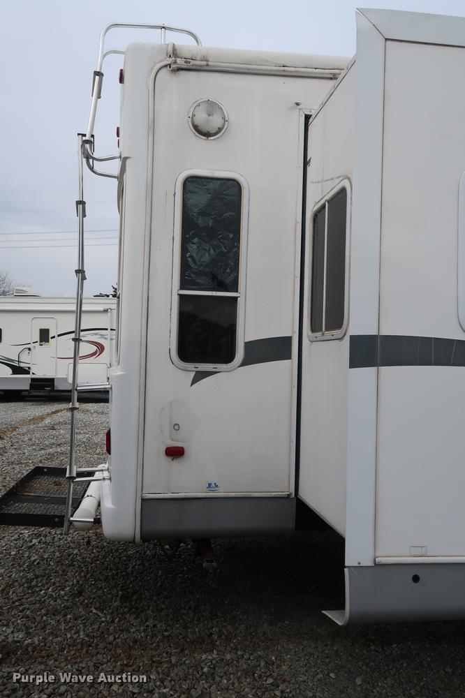 image for item DD9568 2003 Mckenzie Medallion camper