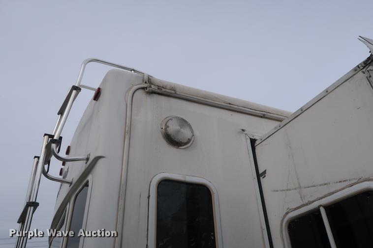 image for item DD9568 2003 Mckenzie Medallion camper