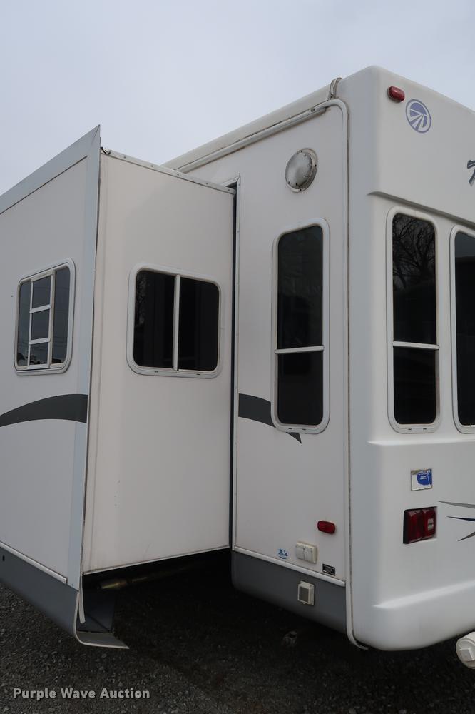 image for item DD9568 2003 Mckenzie Medallion camper