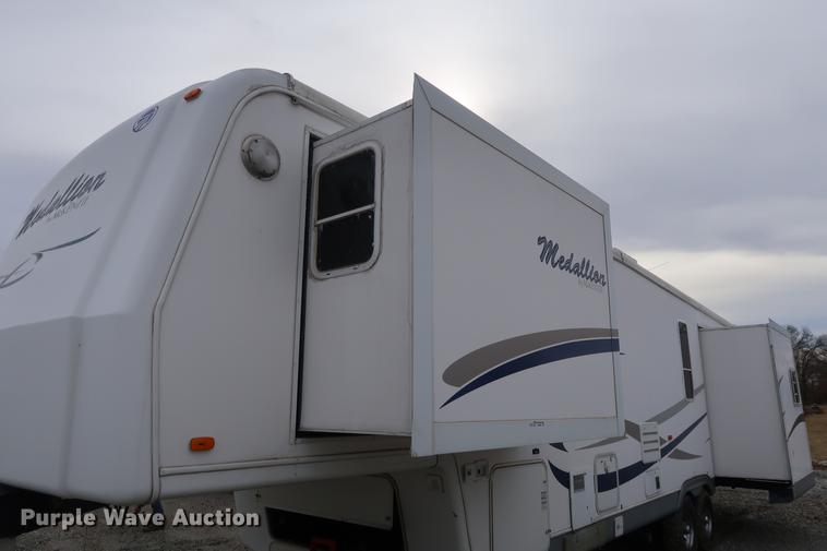 image for item DD9568 2003 Mckenzie Medallion camper