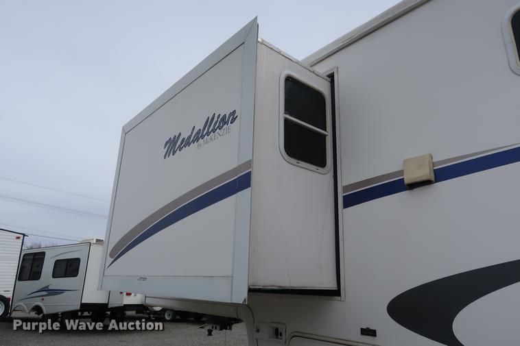 image for item DD9568 2003 Mckenzie Medallion camper
