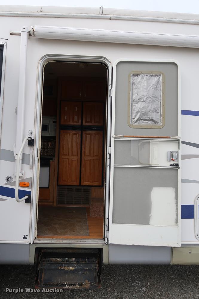 image for item DD9568 2003 Mckenzie Medallion camper