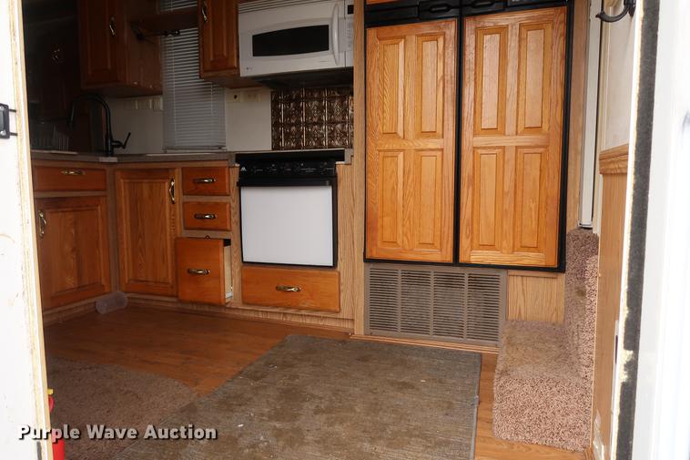 image for item DD9568 2003 Mckenzie Medallion camper