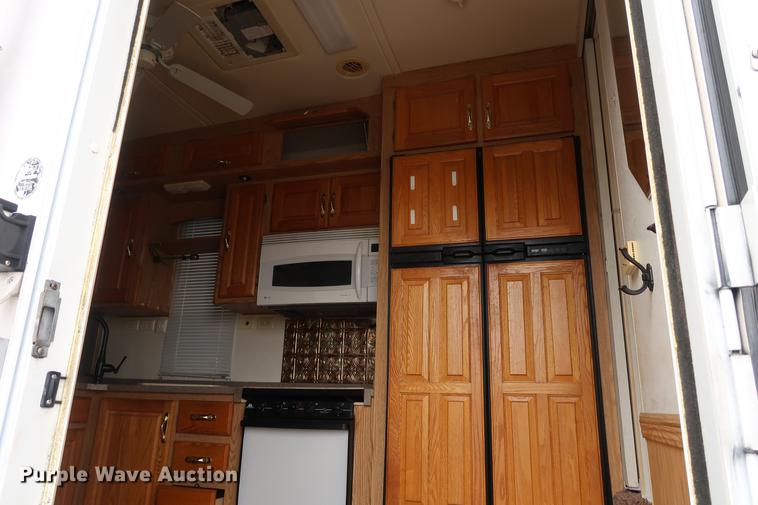 image for item DD9568 2003 Mckenzie Medallion camper