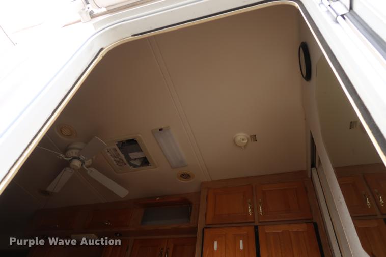 image for item DD9568 2003 Mckenzie Medallion camper