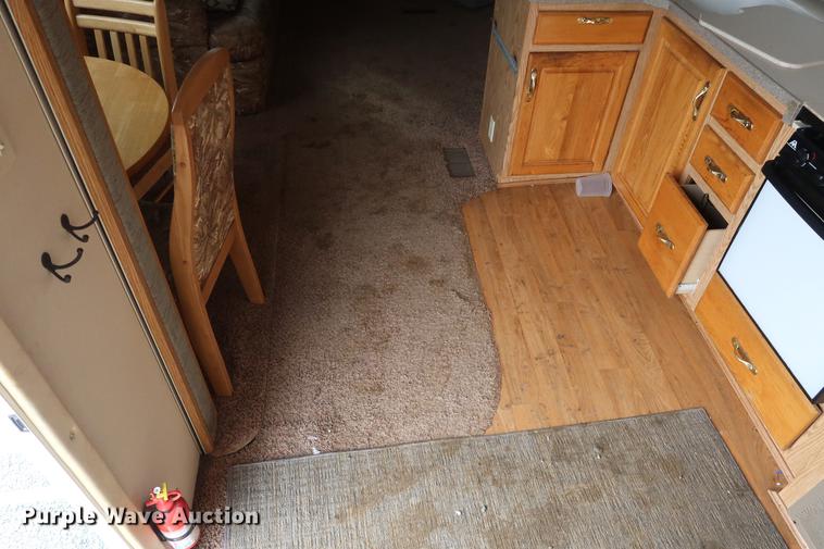 image for item DD9568 2003 Mckenzie Medallion camper