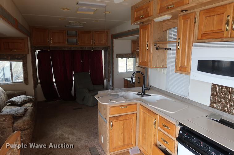 image for item DD9568 2003 Mckenzie Medallion camper