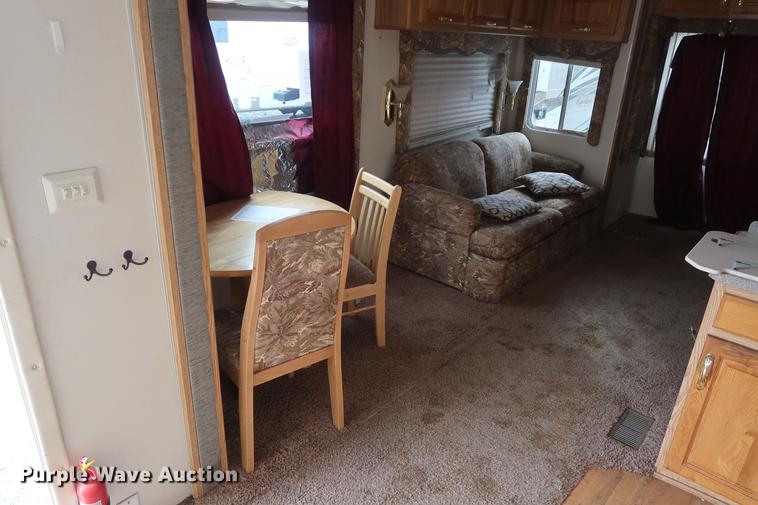 image for item DD9568 2003 Mckenzie Medallion camper