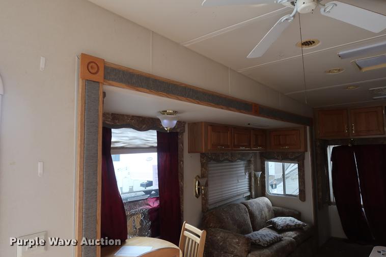 image for item DD9568 2003 Mckenzie Medallion camper