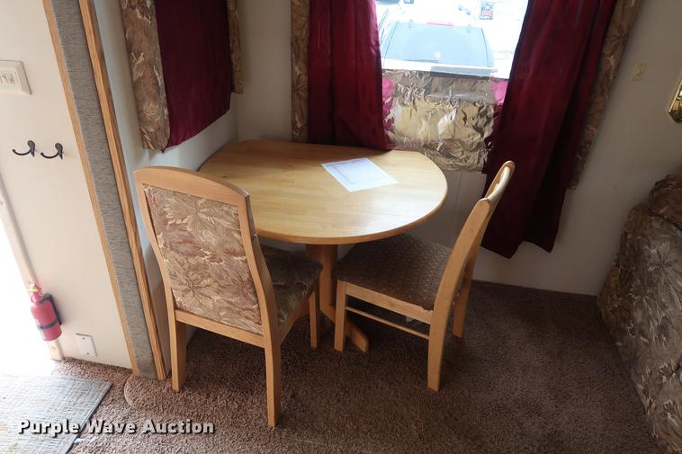 image for item DD9568 2003 Mckenzie Medallion camper