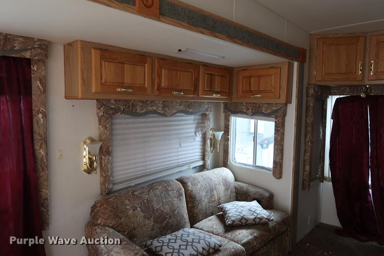 image for item DD9568 2003 Mckenzie Medallion camper