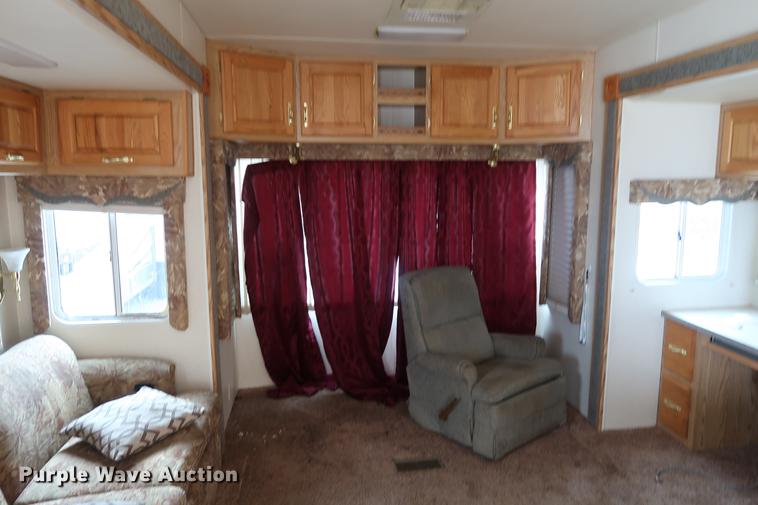 image for item DD9568 2003 Mckenzie Medallion camper