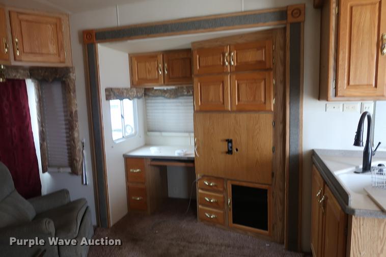 image for item DD9568 2003 Mckenzie Medallion camper