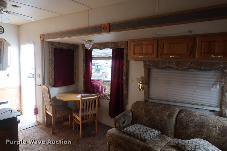 image for item DD9568 2003 Mckenzie Medallion camper