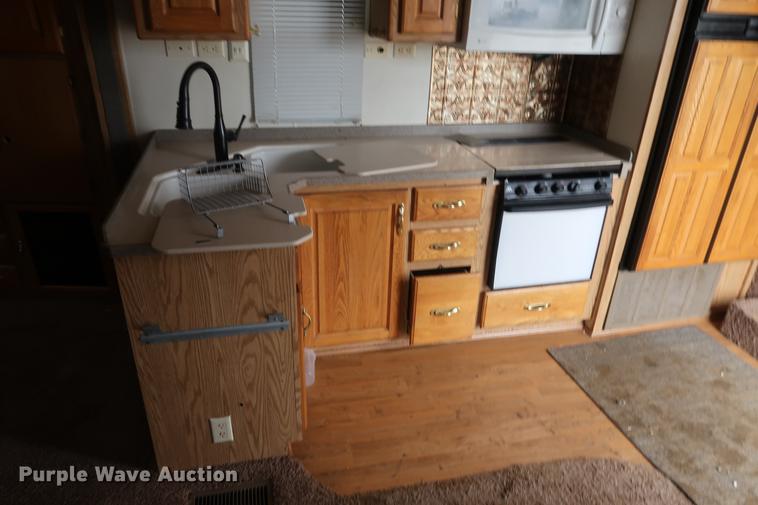 image for item DD9568 2003 Mckenzie Medallion camper