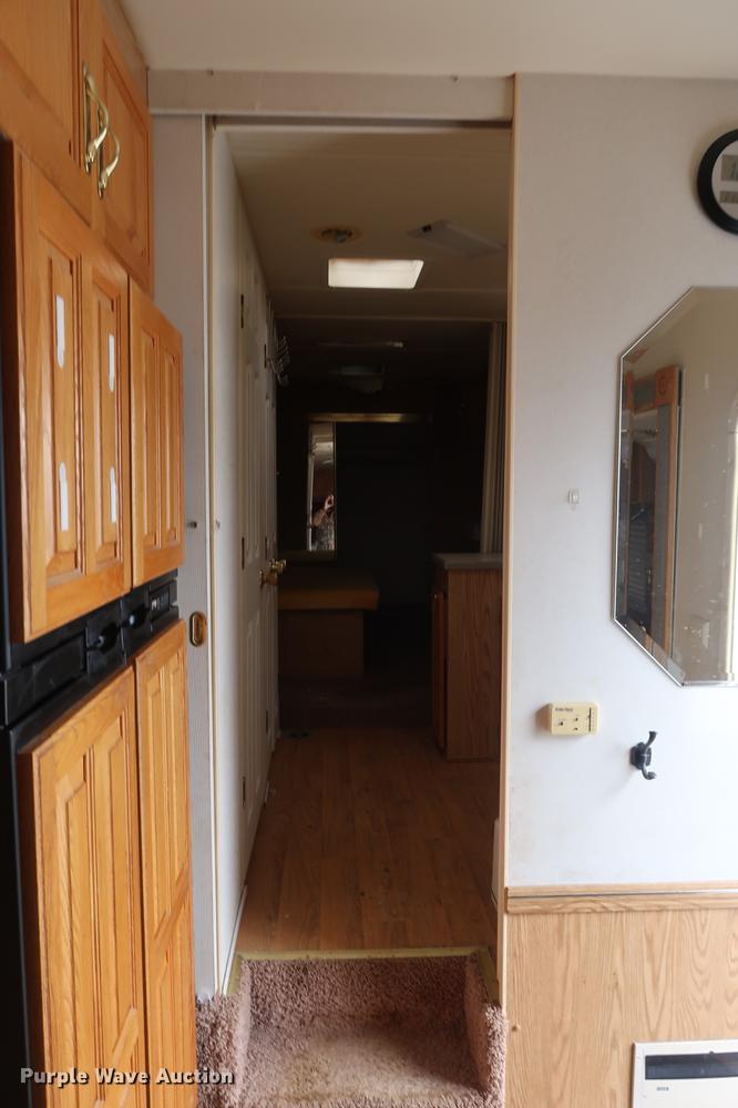 image for item DD9568 2003 Mckenzie Medallion camper