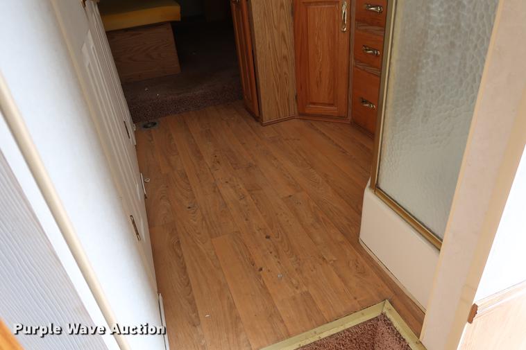 image for item DD9568 2003 Mckenzie Medallion camper