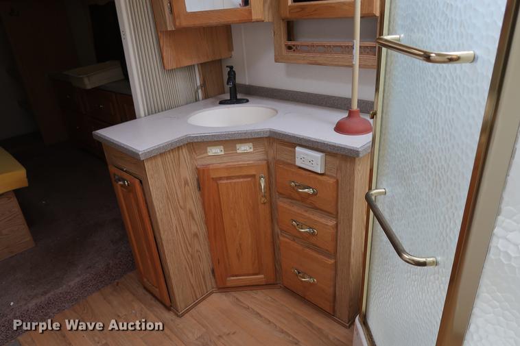 image for item DD9568 2003 Mckenzie Medallion camper