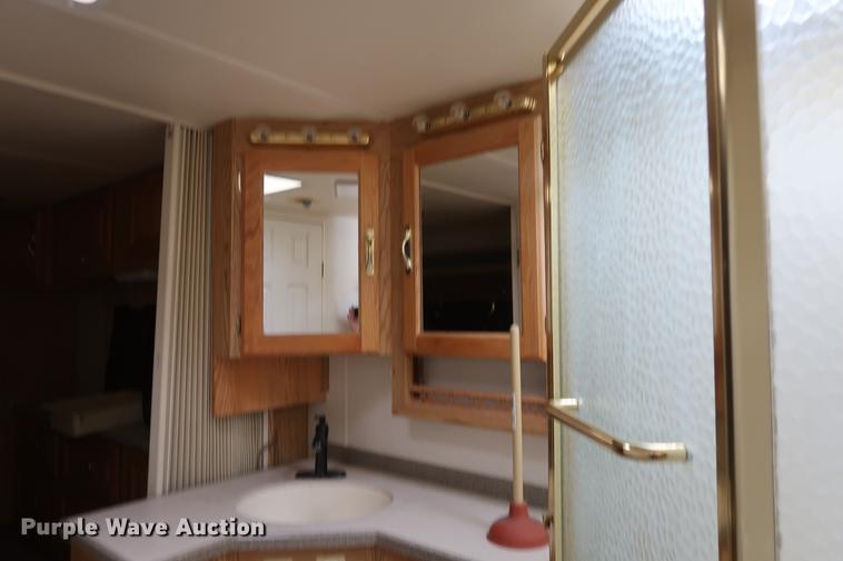 image for item DD9568 2003 Mckenzie Medallion camper