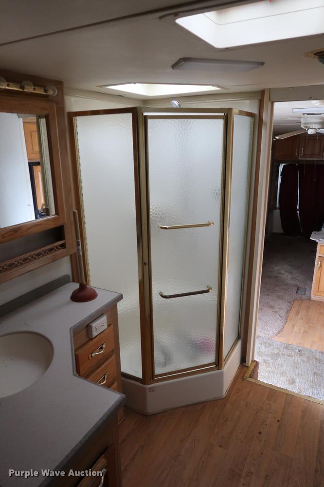 image for item DD9568 2003 Mckenzie Medallion camper