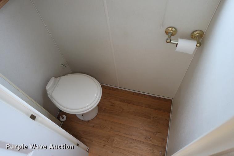 image for item DD9568 2003 Mckenzie Medallion camper