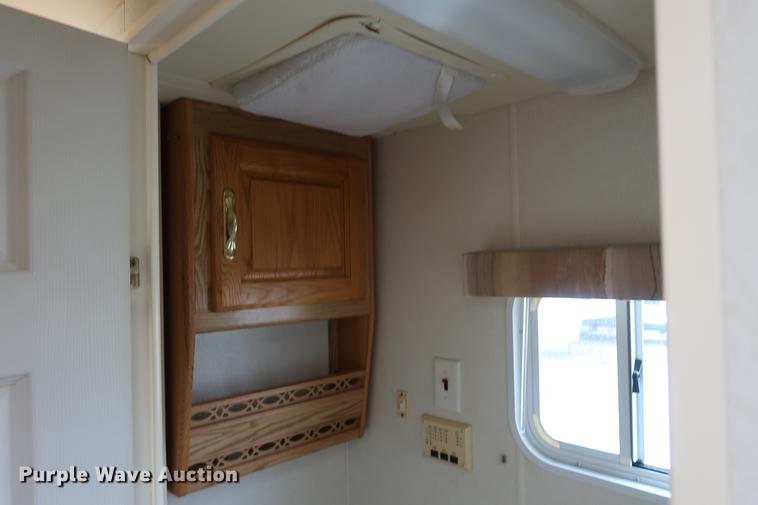 image for item DD9568 2003 Mckenzie Medallion camper