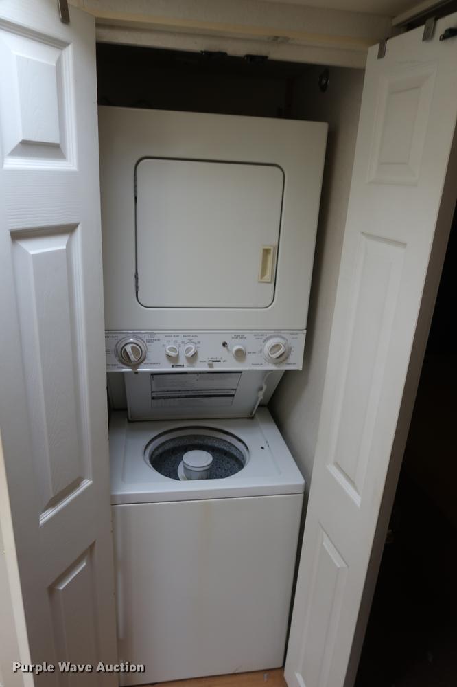 image for item DD9568 2003 Mckenzie Medallion camper