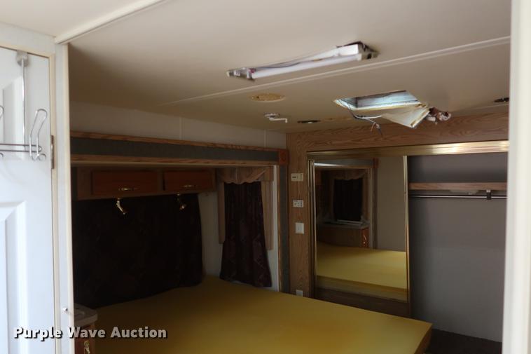 image for item DD9568 2003 Mckenzie Medallion camper