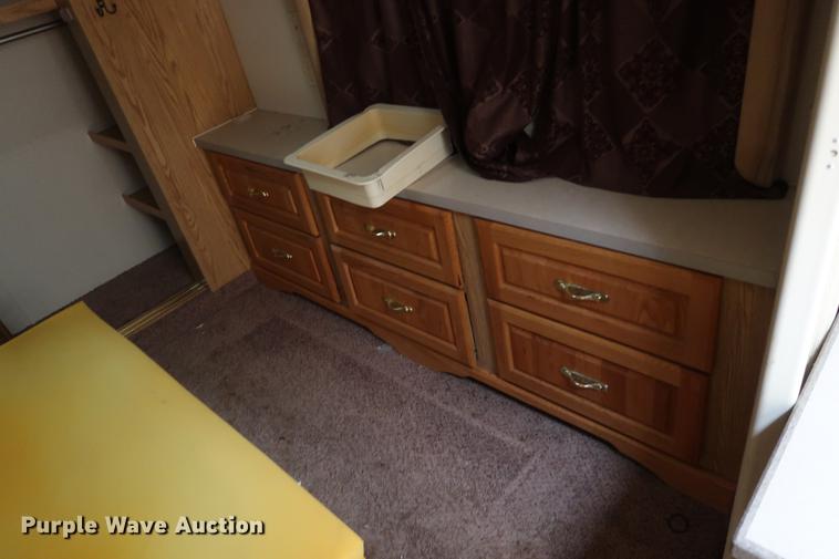 image for item DD9568 2003 Mckenzie Medallion camper