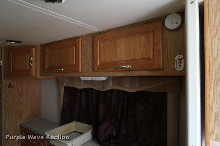 image for item DD9568 2003 Mckenzie Medallion camper