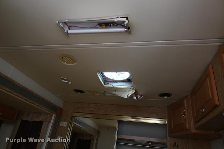 image for item DD9568 2003 Mckenzie Medallion camper