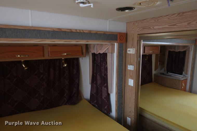 image for item DD9568 2003 Mckenzie Medallion camper