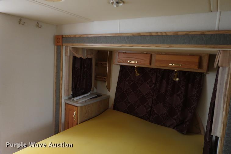 image for item DD9568 2003 Mckenzie Medallion camper