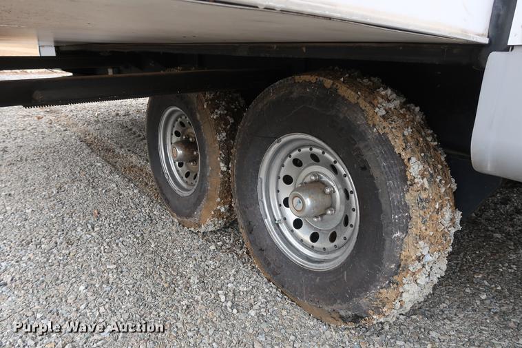 image for item DD9568 2003 Mckenzie Medallion camper